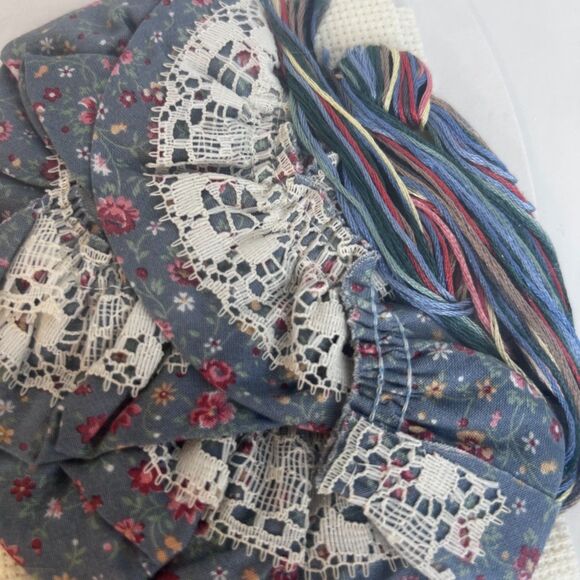 Stitchables Cross Stitch Craft Kit "Home is where the heart is" Oval Shape NEW - Picture 4 of 5